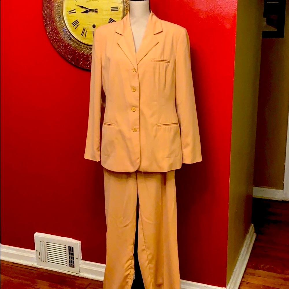 Metrostyle 2 piece suit. Size 14P
